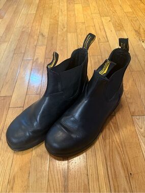 Blundstone Men's Black Leather Chukka Boots with Yellow Pull Tabs #797